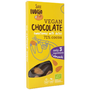 Wegańska czekolada słodzona daktylami z migdałami czekolada w żółtym kartoniku z logo leniwca, z okienkiem w którym widać czekoladę z całymi migdałami