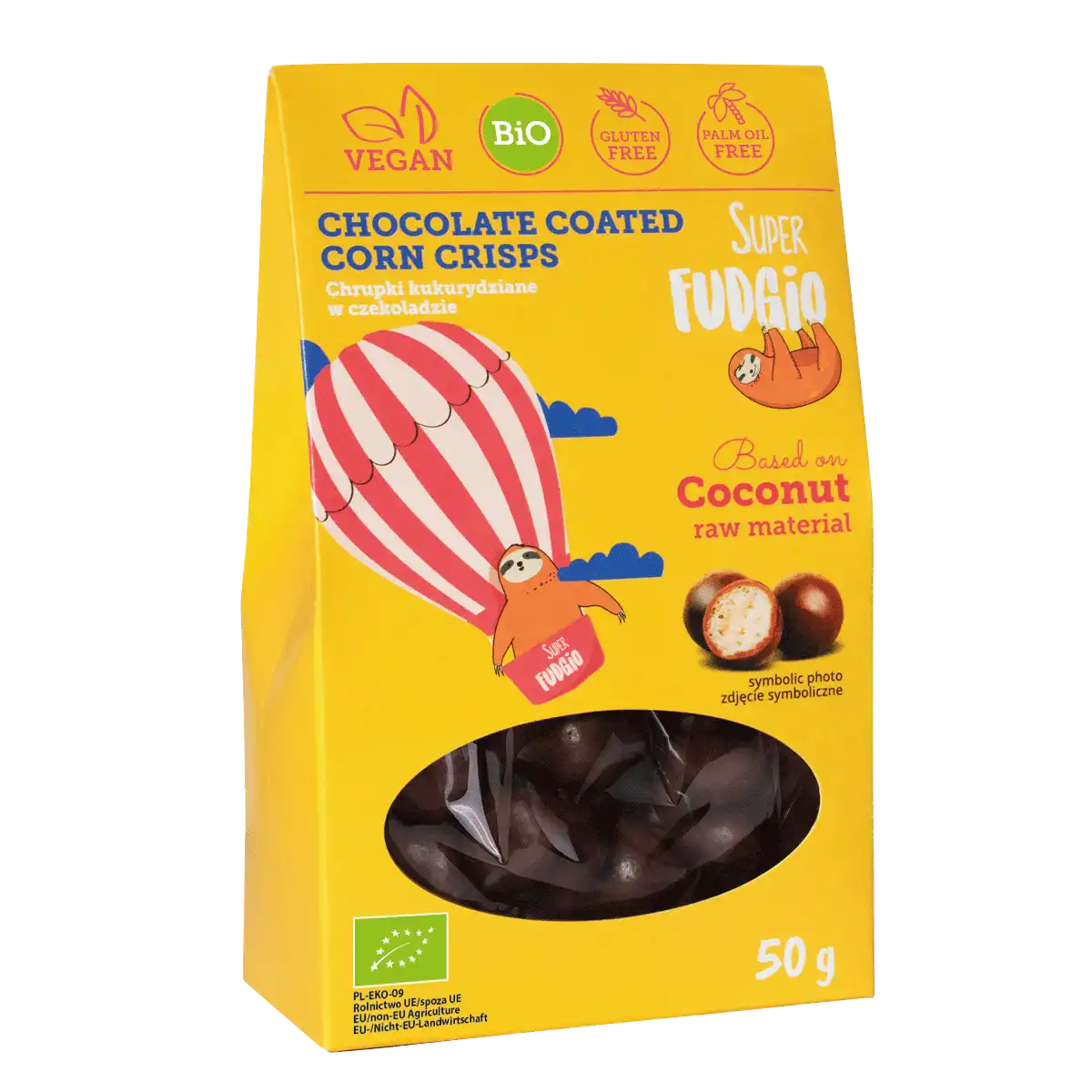 Organic chocolate coated corn crisps <b>50 g</b> 1 Ekologiczne wegańskie chrupki kukurydziane w czekoladzie superfudgio; żółty kartonik z grafiką leniwca w balonie szybującego w powietrzu. Okienko filmowe przez które widać zawartość pudełka, logos super fudgio